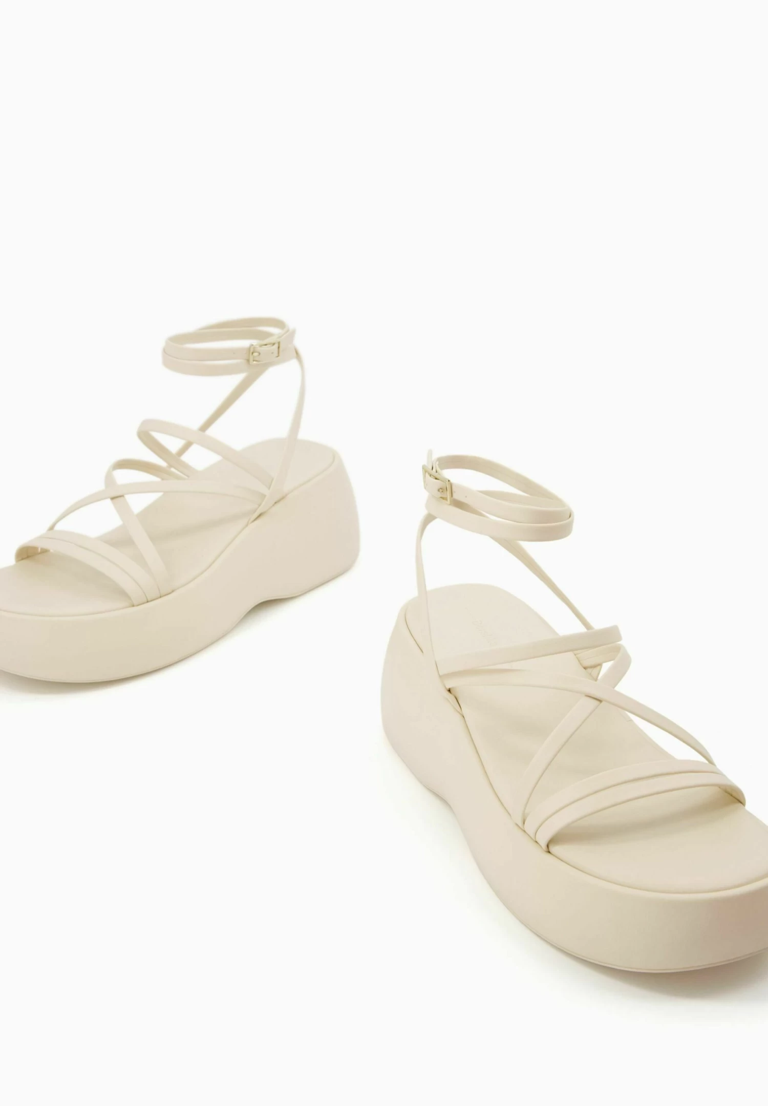 BERSHKA Strappy With Ankle Strap - Sandalen Met Sleehak - Beige 4 BERSHKA Strappy With Ankle Strap - Sandalen Met Sleehak - Beige - Afbeelding 4