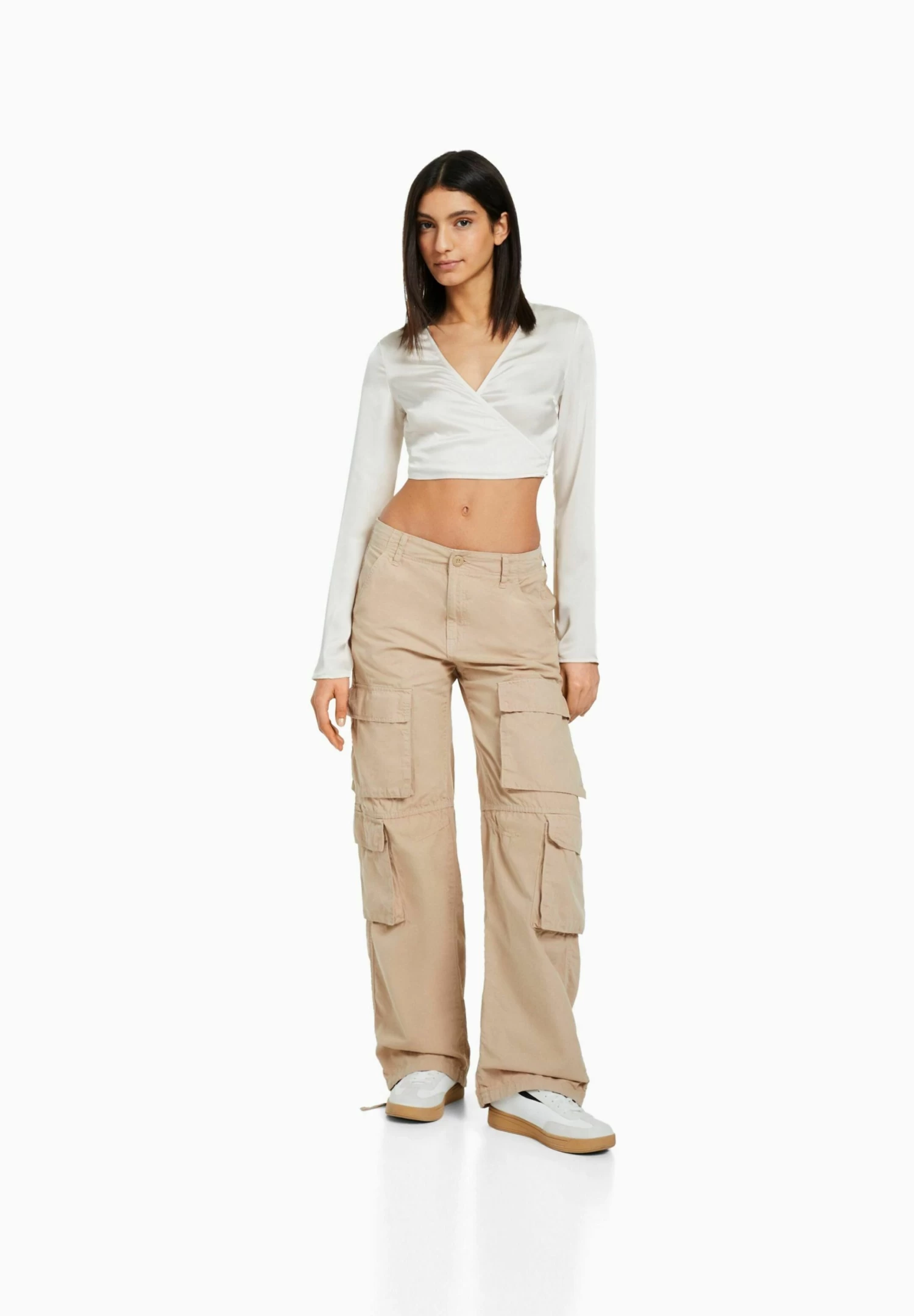 BERSHKA Long Sleeve Finish Crossover - Blouse - Beige 2 BERSHKA Long Sleeve Finish Crossover - Blouse - Beige - Afbeelding 2